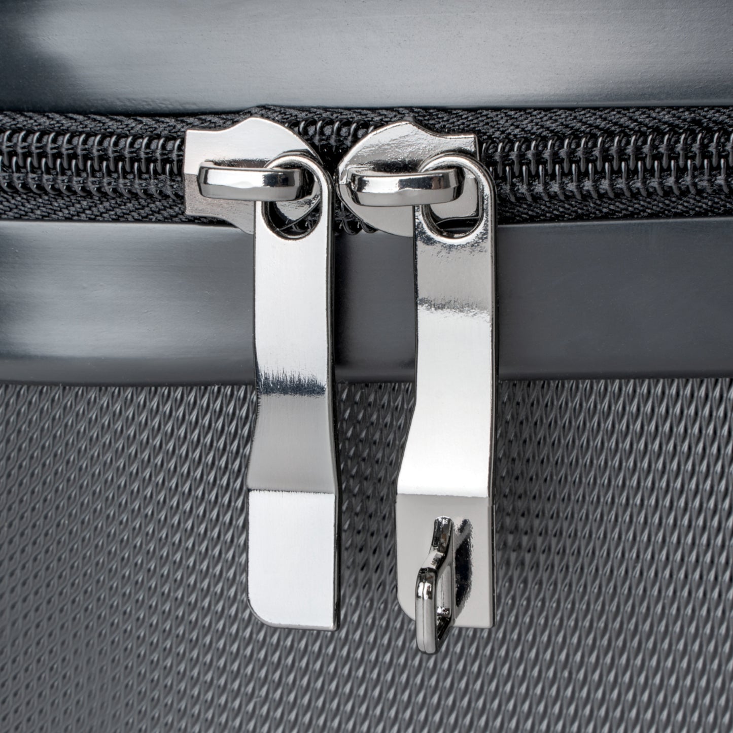 Silly Goose Hard-Shell Suitcase Black